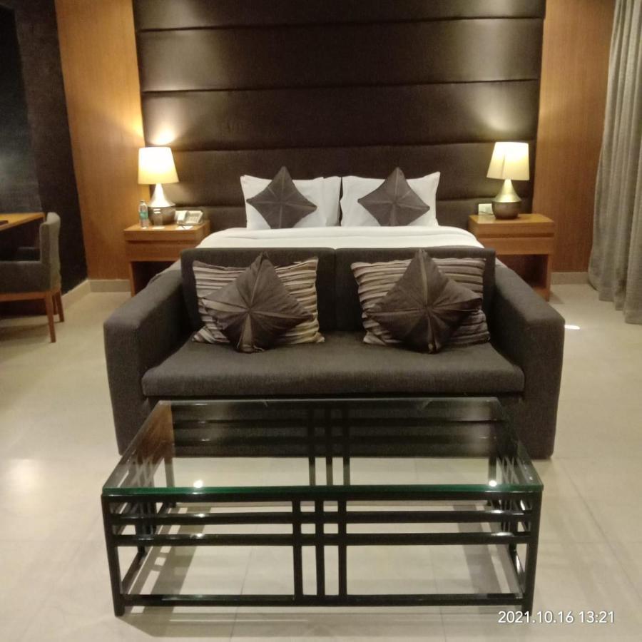 Udman Hotel Panchshila Park Yeni Delhi Dış mekan fotoğraf