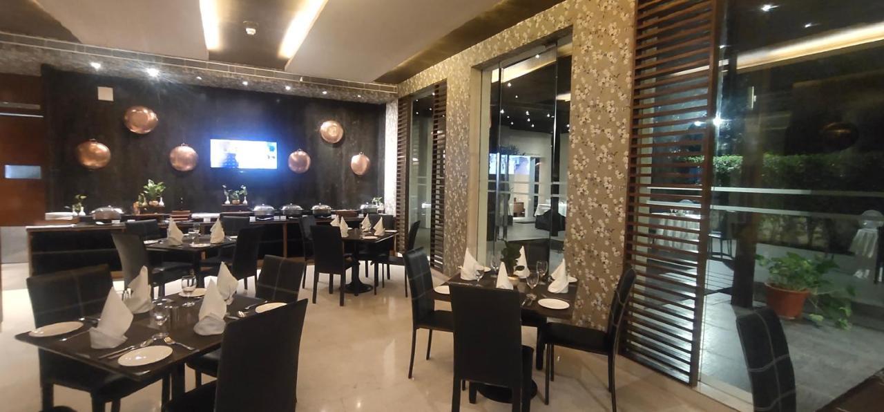 Udman Hotel Panchshila Park Yeni Delhi Dış mekan fotoğraf
