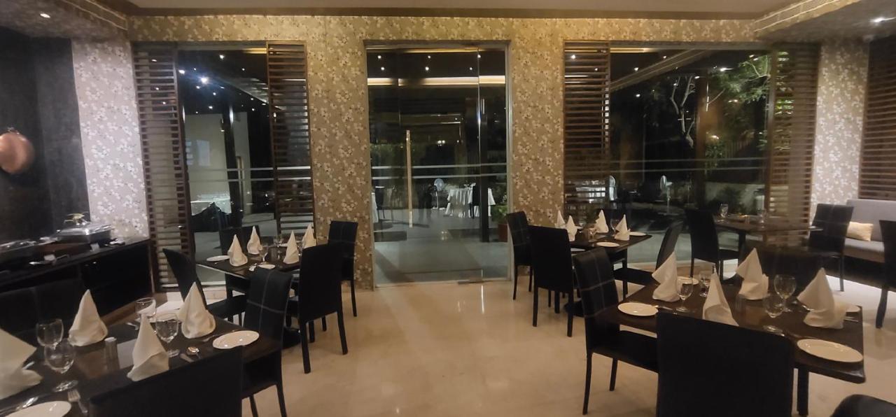 Udman Hotel Panchshila Park Yeni Delhi Dış mekan fotoğraf
