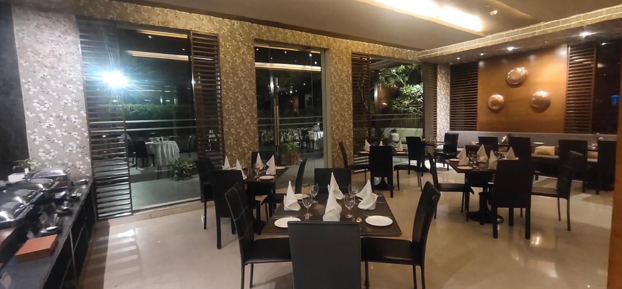 Udman Hotel Panchshila Park Yeni Delhi Dış mekan fotoğraf