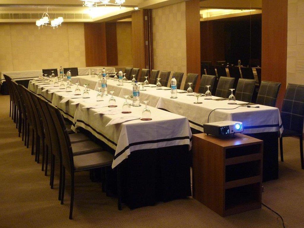 Udman Hotel Panchshila Park Yeni Delhi Konforlar fotoğraf