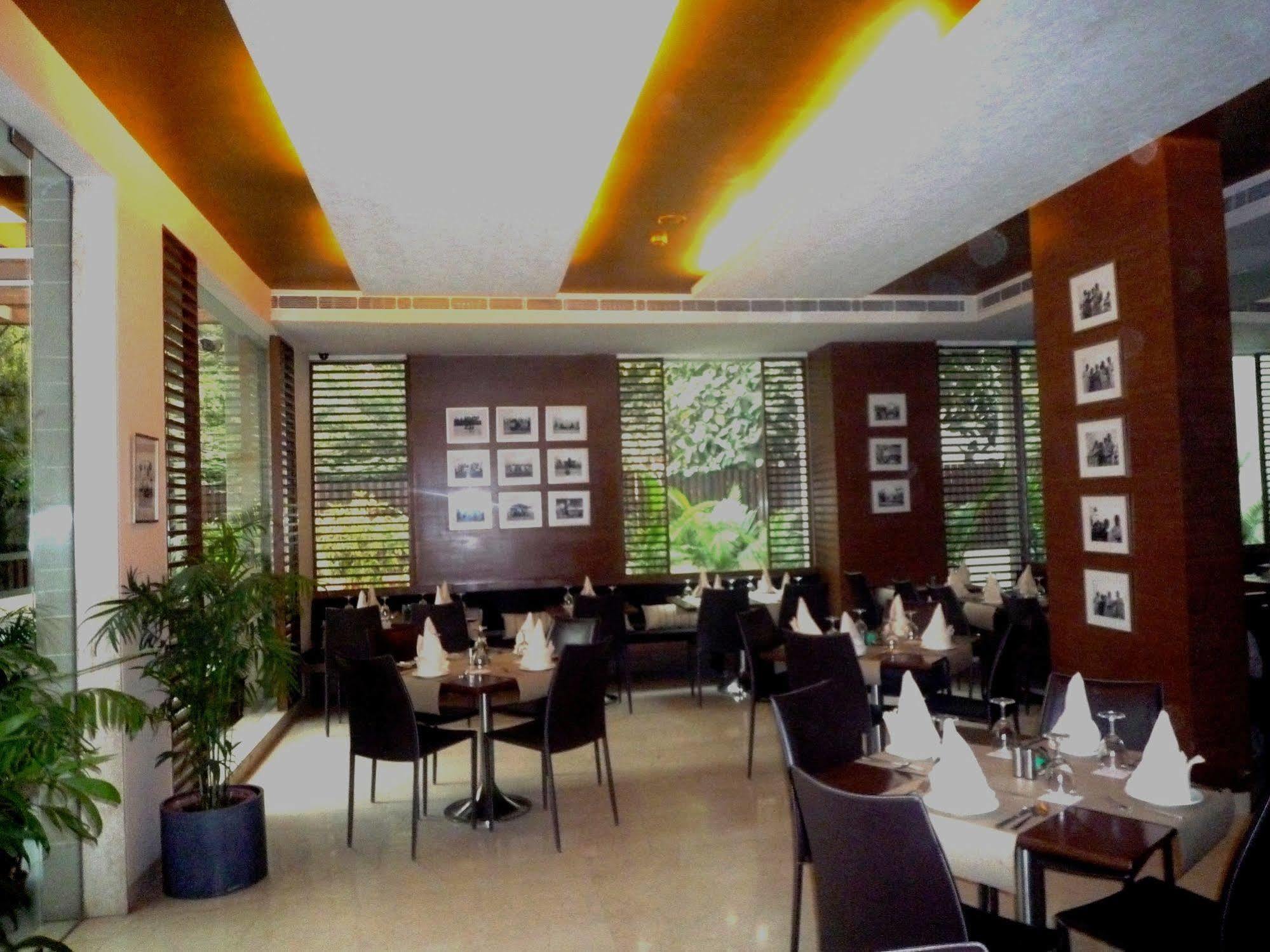 Udman Hotel Panchshila Park Yeni Delhi Dış mekan fotoğraf