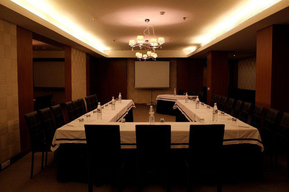 Udman Hotel Panchshila Park Yeni Delhi Dış mekan fotoğraf